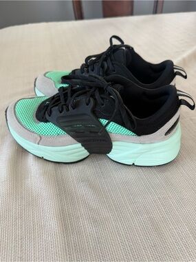 Jordan youth runner o/s Mint Green and Black Mesh Athletic Sneakers